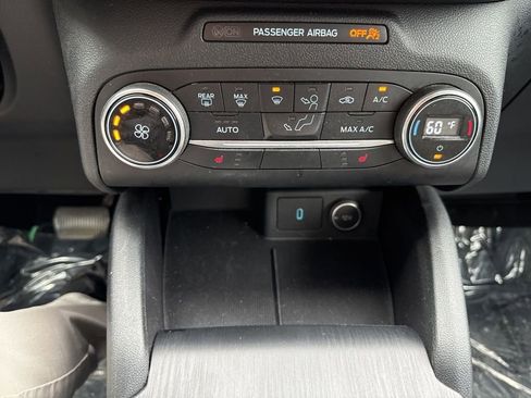 Used 2020 Ford Escape SE image 16