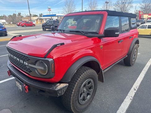 Used 2021 Ford Bronco Badlands image 1