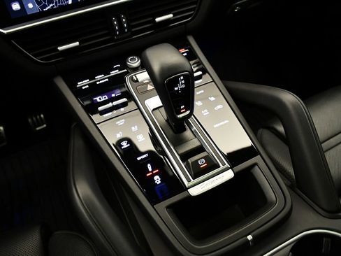 Used 2023 Porsche Cayenne S image 33