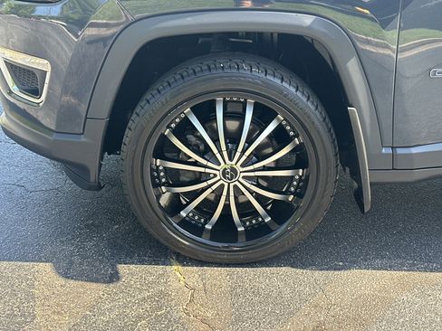 Used 2018 Jeep Compass Limited AWD/4WD image 11