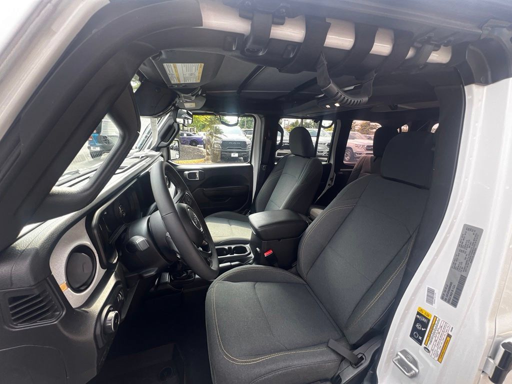 Used 2025 Jeep Wrangler Unlimited Sport AWD/4WD image 21