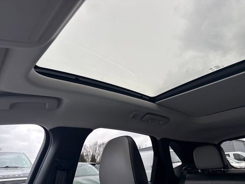 Used 2025 Ford Escape Platinum image 39