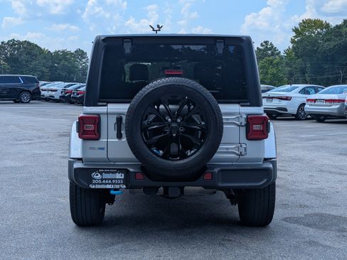 Used 2023 Jeep Wrangler Unlimited Sahara w/ Cold Weather Group AWD/4WD image 8