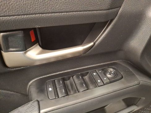 Used 2025 Toyota Tacoma TRD Sport AWD/4WD image 12