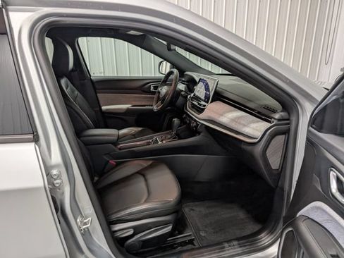 Used 2024 Jeep Compass Latitude AWD/4WD image 27