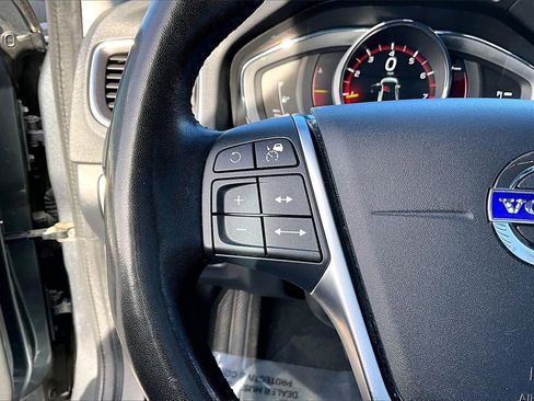 Used 2018 Volvo S60 T5 Cross Country Platinum image 18