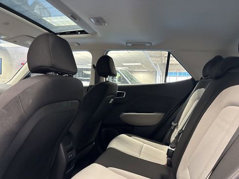 Used 2025 Hyundai Venue SEL image 20