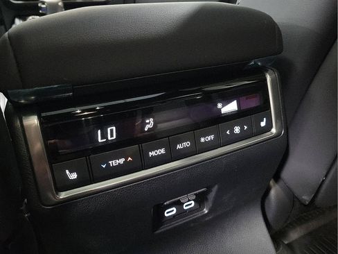 Used 2025 Lexus GX 550 w/ Accessory Package (2T) image 10