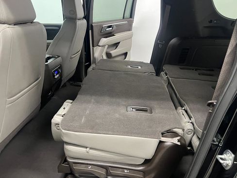 Used 2025 Chevrolet Suburban LT AWD/4WD image 31