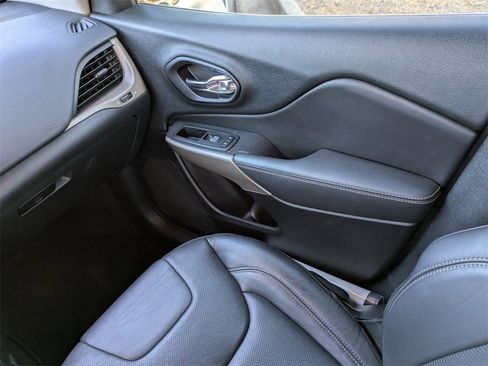 Used 2018 Jeep Cherokee Limited w/ Technology Group image 13