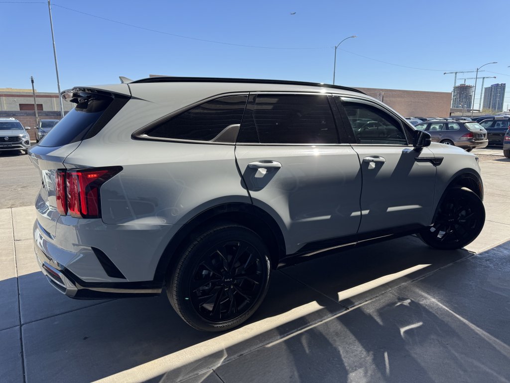Used 2023 Kia Sorento SX FWD image 4