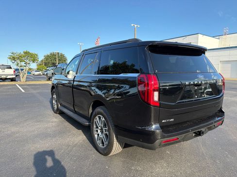 Used 2025 Ford Expedition Active RWD image 8