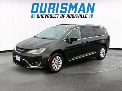 Used 2018 Chrysler Pacifica Touring-L image 2