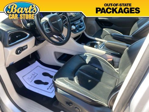 Used 2024 Chrysler Pacifica Limited FWD image 29