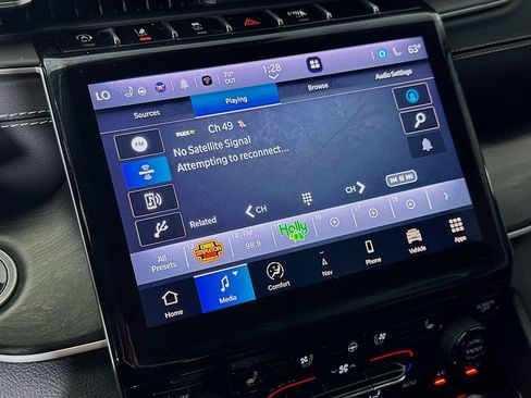 Used 2022 Jeep Grand Cherokee L Limited w/ Luxury Tech Group II image 32