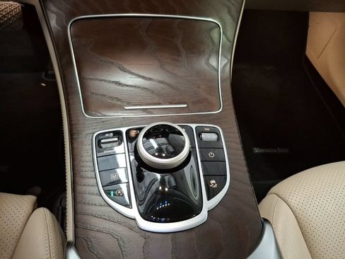 Used 2019 Mercedes-Benz GLC 300 4MATIC image 27