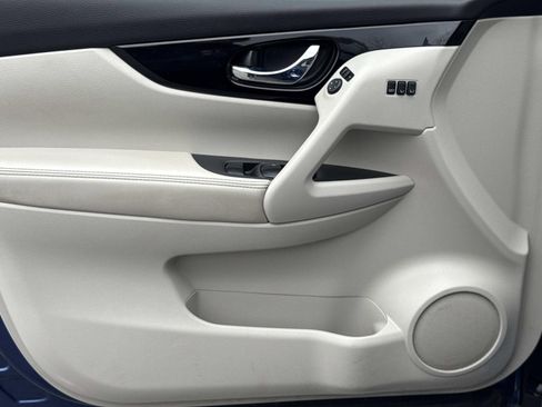 Used 2022 Nissan Rogue Sport SV w/ Technology Package image 23