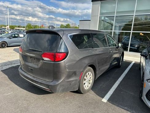Used 2018 Chrysler Pacifica Touring Plus FWD image 4