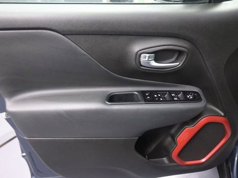 Used 2022 Jeep Renegade Trailhawk AWD/4WD image 28
