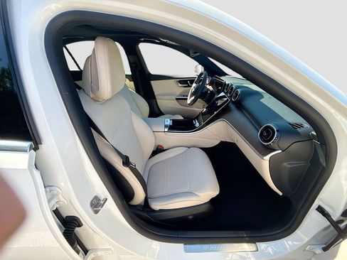 Used 2025 Mercedes-Benz C 300 Sedan image 31