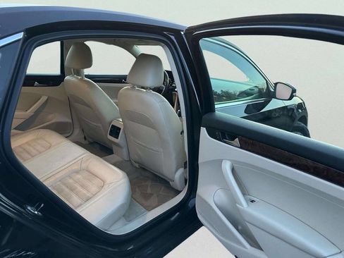 Used 2013 Volkswagen Passat 2.5 SEL Premium image 17