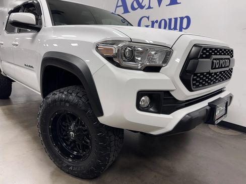 Used 2017 Toyota Tacoma TRD Off-Road w/ Tow Package AWD/4WD image 21
