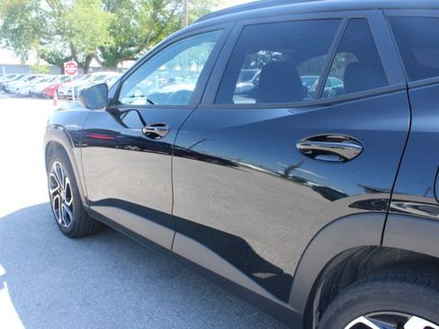 Used 2024 Chevrolet Trax RS w/ Sunroof Package FWD image 42