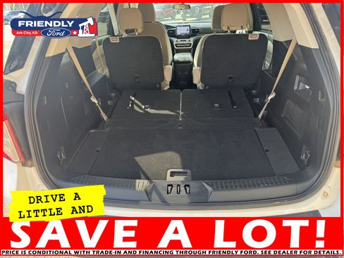 Used 2022 Ford Explorer XLT image 6