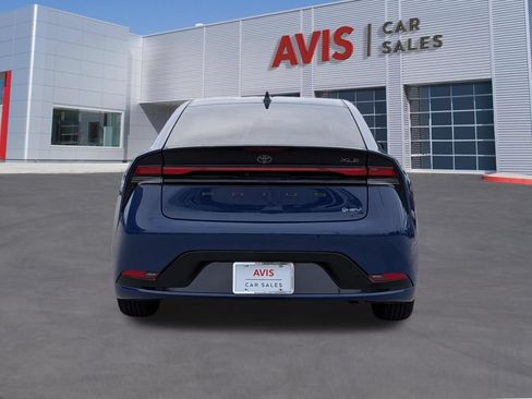 Used 2023 Toyota Prius XLE FWD image 3