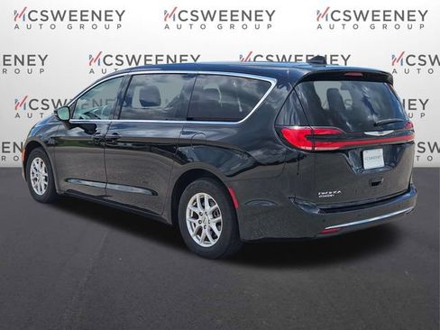 Used 2024 Chrysler Pacifica Touring-L FWD image 3