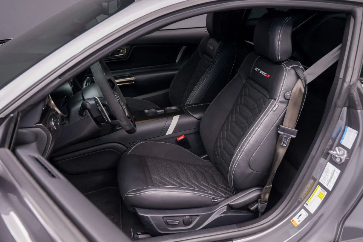 Used 2021 Ford Mustang Shelby GT500 w/ Technology Package RWD image 6