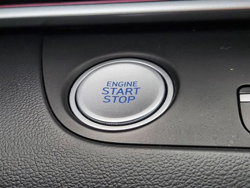 Used 2024 Hyundai Elantra Limited image 21