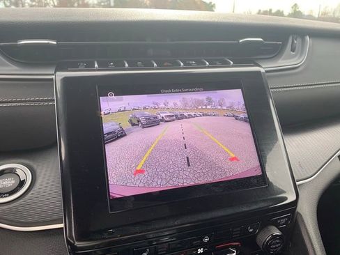 Used 2023 Jeep Grand Cherokee Altitude image 17