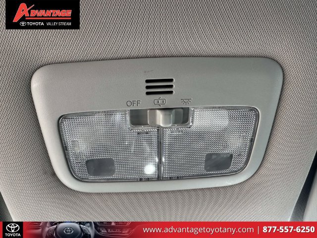 Used 2017 Toyota Corolla SE w/ Carpet Mat Package (TMS) FWD image 35