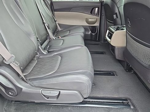 Used 2025 Kia Carnival EX FWD image 43