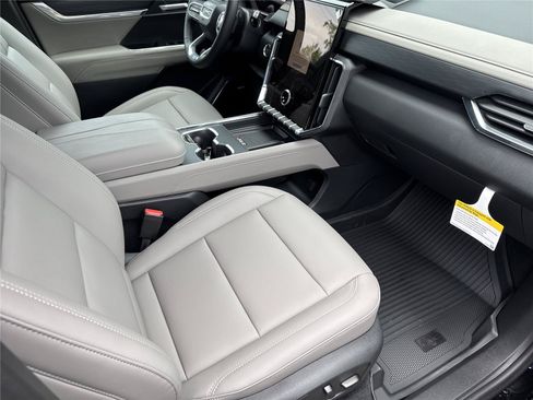 New 2026 GMC Acadia Elevation w/ Elevation Premium Package FWD image 35