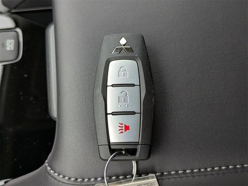 New 2025 Mitsubishi Outlander ES image 28