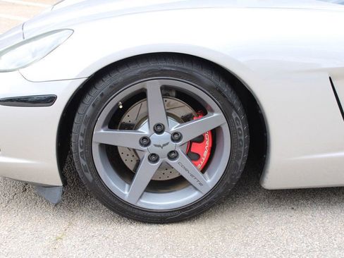Used 2005 Chevrolet Corvette Coupe w/ Preferred Equipment Group RWD image 36