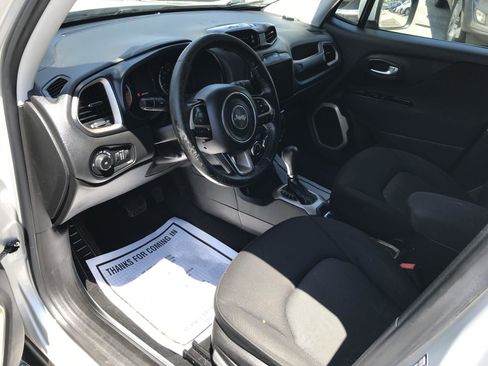 Used 2016 Jeep Renegade Latitude w/ Cold Weather Group AWD/4WD image 9