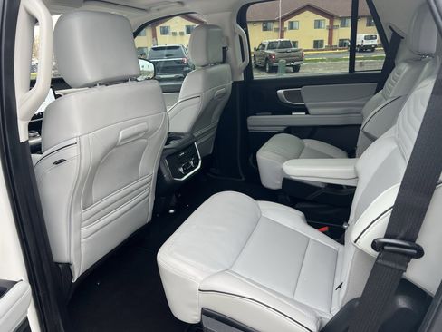 Used 2025 Ford Expedition Platinum w/ Platinum Ultimate Package image 18
