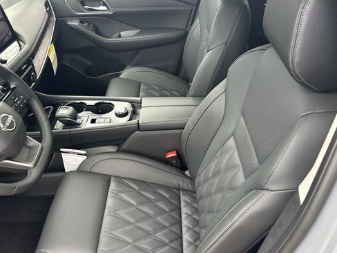 New 2026 Nissan Rogue Platinum image 17