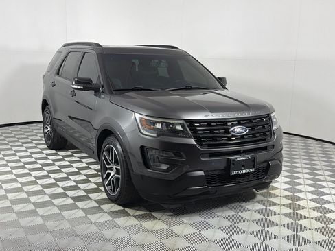 Used 2017 Ford Explorer Sport w/ Equipment Group 401A AWD/4WD image 3