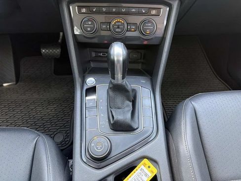 Used 2019 Volkswagen Tiguan SEL AWD/4WD image 29