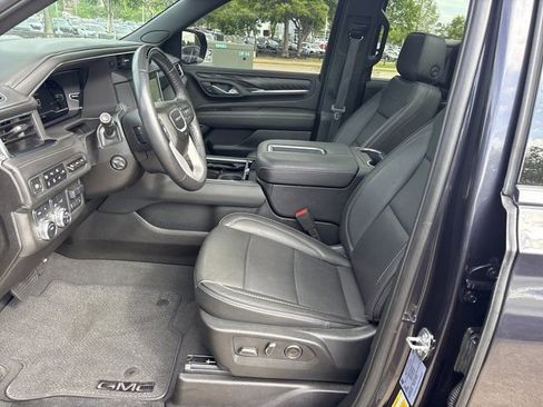 Used 2024 GMC Yukon Denali w/ Advanced Technology Package AWD/4WD image 17