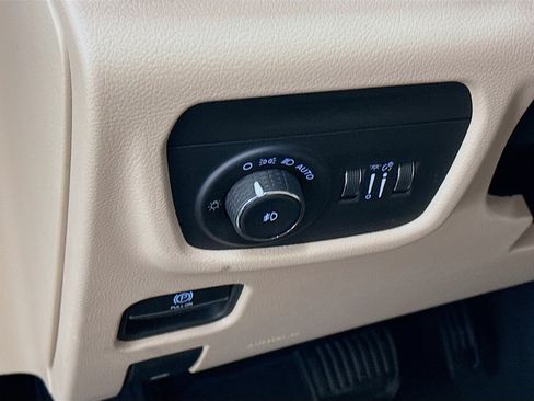 Used 2023 Jeep Grand Cherokee L Limited image 17