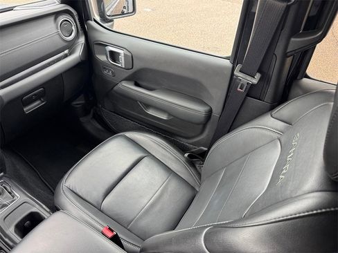 Used 2022 Jeep Wrangler Unlimited Sahara w/ Cold Weather Group image 18