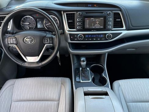Used 2015 Toyota Highlander Plus FWD image 26