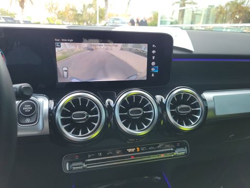 Used 2022 Mercedes-Benz GLB 250 image 24