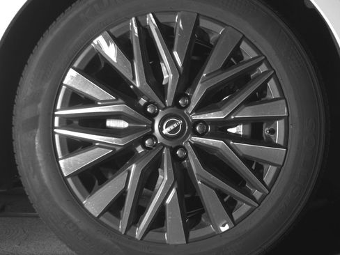 Used 2025 Nissan Altima 2.5 SV image 13