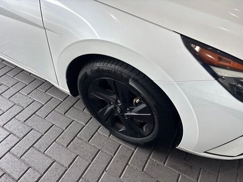 Used 2023 Hyundai Elantra SEL FWD image 2